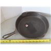 Image 2 : Antique 10.75" diameter cast iron pan