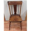 Image 1 : Antique Chair (15" x 15" x 33.5")