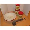 Image 3 : Antique Air Sprayer, 3 vintage cookie tins, 1 vintage wash basin