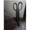 Image 4 : Lot of Antique broom, shovel, dustpan, Sheers