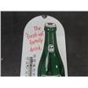 Image 2 : 7up Porcelain Thermometer with Bottle "The Fresh Up Family Drink" Made in Canada 15'' x 6'' 