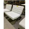 Image 2 : LEATHER BUTTON BACK LOUNGE CHAIR