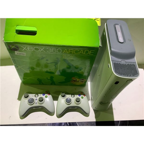 XBOX 360 ARCADE WITH 2 CONTROLLERS & ORIGINAL BOX (NO POWER CORD