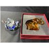 Image 2 : LOT OF ASSORTED GLASS FIGURES INCLUDING: ELEPHANT, TEAPOT, ANGEL (WING BROKEN OFF), AND DIAMOND