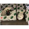 Image 2 : ASSORTED PORTMEIRION HOLLY & IVY COLLECTIBLE DISHWARE INCLUDING; PLATES, BOWLS, SUGAR DISHES & MORE