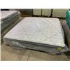 Image 1 : KINGSDOWN KING SIZE PILLOWTOP MATTRESS