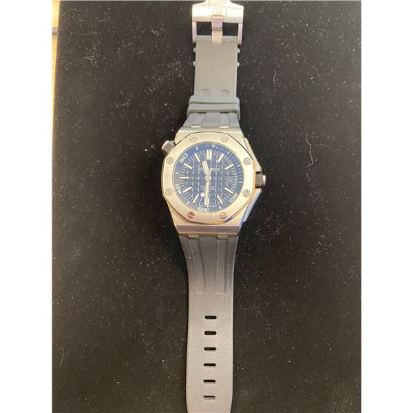 AUDEMARS PIGUET ROYAL OAK OFFSHORE WATCH *NOT AUTHENTIC*