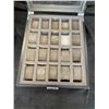 Image 2 : LOCKING WATCH DISPLAY CASE WITH 20 SPACES AND KEY