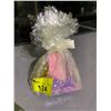 Image 1 : *NEW* OSCAR DE LA RENTA 4PC GIFT BASKET INCLUDING; LOTION & PARFUM