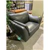 Image 2 : LEATHER LOUNGE CHAIR