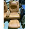 Image 1 : BROWN LEATHER LOUNGE CHAIR WITH FOOT REST