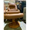 Image 3 : BROWN LEATHER LOUNGE CHAIR WITH FOOT REST