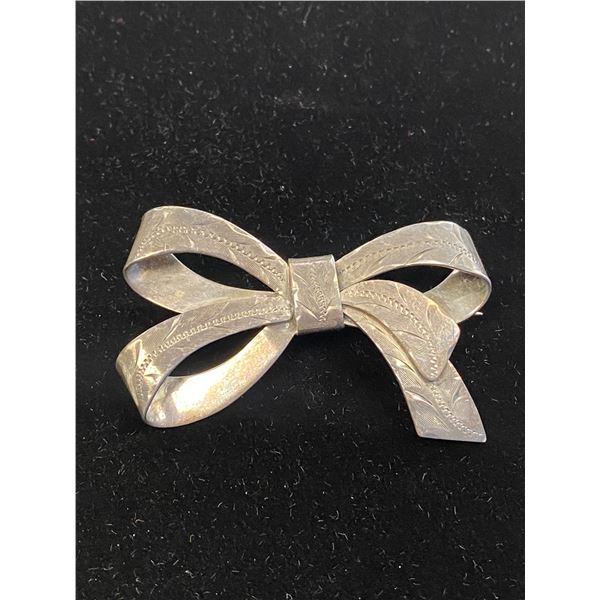 SILVER RIBBON BROOCH