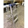 Image 2 : FEATHERLITE 4' STEPLADDER