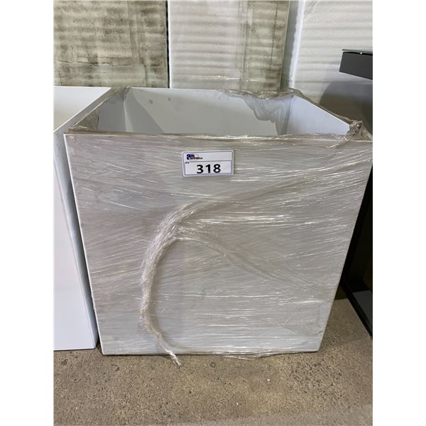 COMMERCIAL ALUMINUM POWDER COATED PLANTER BOX 24X24X24 