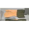 Image 2 : PAIR OF LARGE MITTEN SHELLS FOR COLD WEATHER. TRIGGER FINGER MITTEN M-1968