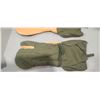 Image 3 : PAIR OF LARGE MITTEN SHELLS FOR COLD WEATHER. TRIGGER FINGER MITTEN M-1968