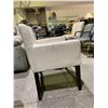 Image 3 : WHITE CHAIR