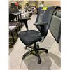 Image 2 : MESH BACK OFFICE CHAIR