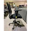 Image 3 : MESH BACK OFFICE CHAIR