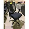 Image 2 : MESH BACK OFFICE CHAIR