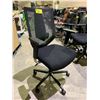 Image 2 : MESH BACK OFFICE CHAIR