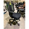 Image 2 : MESH BACK OFFICE CHAIR