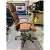 Image 3 : BROWN LEATHER OFFICE CHAIR