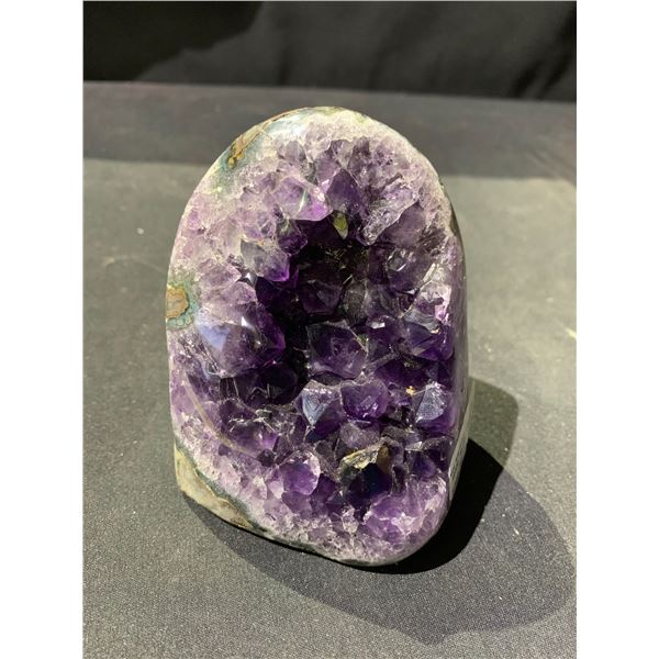 AMETHYST GEODE EXTRA (URUGUAYAN)RETAIL $998.51  APPROX 3.5X3"