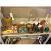 Image 1 : SHELF LOT OF ASSORTED WOODEN AND GLASS WEAR