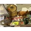 Image 2 : SHELF LOT OF ASSORTED WOODEN AND GLASS WEAR