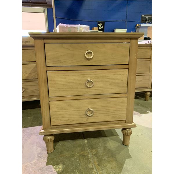 3-DRAWER NIGHT STAND