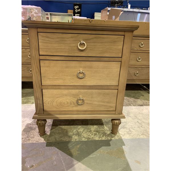 3-DRAWER NIGHT STAND