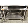 Image 1 : 30" STAINLESS STEEL EQUIPMENT STAND ON CASTERS