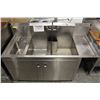 Image 1 : STAINLESS STEEL 2-WELL SINK W/ BUILT-IN HAND SINK,