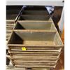 Image 1 : LOT OF 4 COMMERCIAL 5-LOAF BAKE PANS