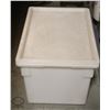 Image 1 : LARGE CAMBRO FOOD-GRADE BIN W/ REVERSABLE LID