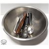 Image 1 : STAINLESS STEEL MIXING BOWL W/ 3 ICE CREAM SCOOPS