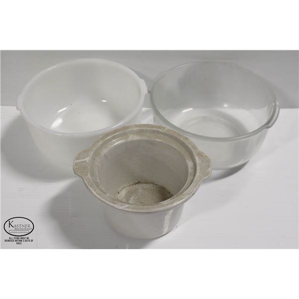 LOT OF 2 GLASS MIXING BOWLS W/ SMALL CROCK