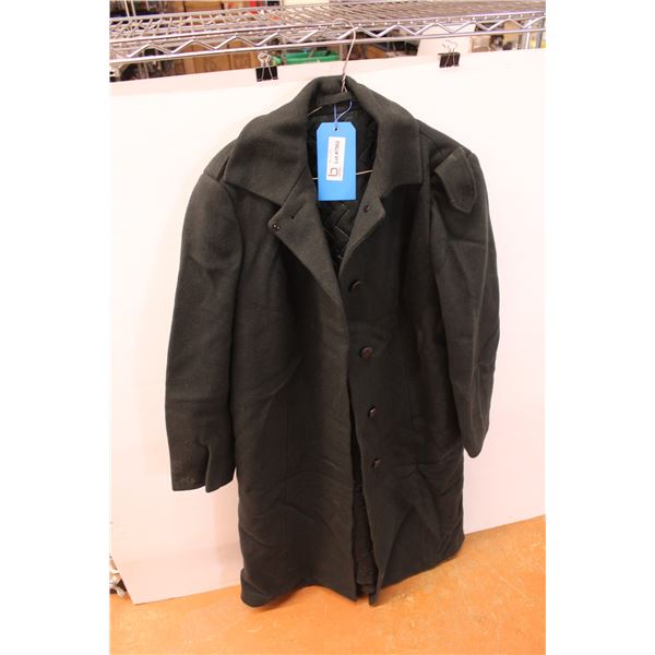 *Canadian Military Women's Winter Overcoat