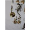 Image 2 : Lot of Assorted Vintage Jewelry