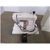 Image 2 : *Kenmore Sewing Machine w/ Case (working)