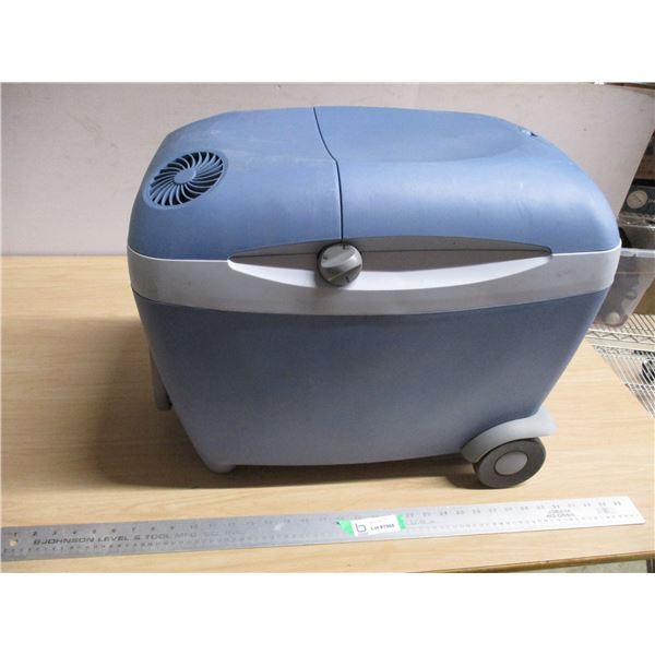 *Mobicool Electric Cooler w/ Wheels 12V Plug (Untested)