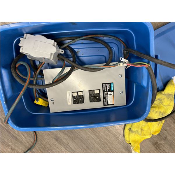 SIEMENS EQ LOAD CENTER 2 X 30 A BREAKERS, 2 X 15 A BREAKERS. 110 AND 220 OUTPUT. IN BLUE TOTE