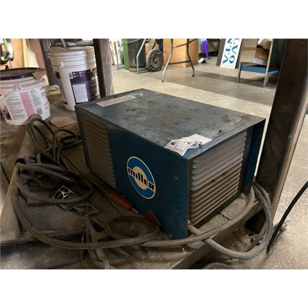 MILLER THUNDERBOLT WELDER. 230V 45AMP STICK WELDER