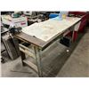 Image 1 : 6' METAL WORK BENCH WITH 4" VICE
