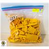 Image 1 : LEGO 1970'S ALMOST 2 POUNDS YELLOW PIECES