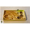 Image 1 : VINTAGE PEARL STYLE JEWELERY