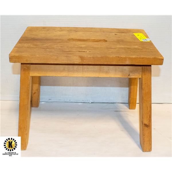 SOLID WOOD LIGHT-WEIGHT FOOTSTOOL WITH