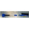 Image 1 : 2 EXTENDABLE BLUE SNOW BRUSHES